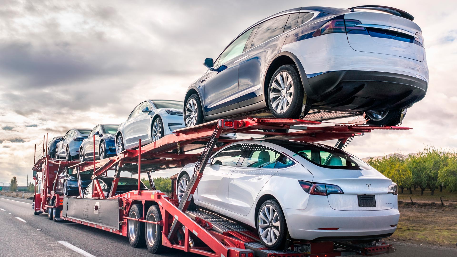 Automóviles y maquinaria: minimiza el riesgo en el transporte de mercancía